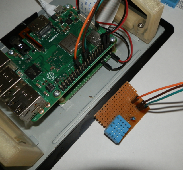 DHT 11 circuit board on Raspberry Pi